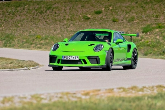 PORSCHE 911 GT3 RS: почему это гоночный автомобиль
